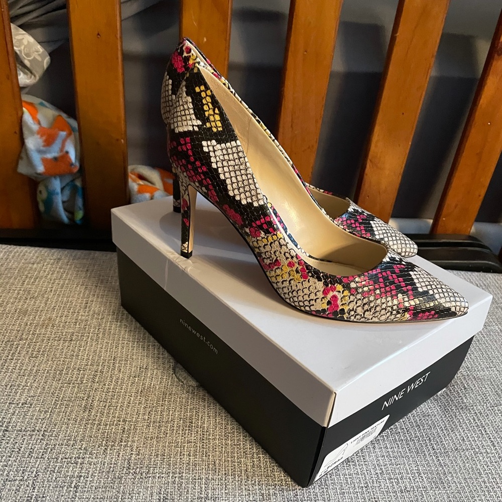 NWOT Nine West snake skin heels sz. 8